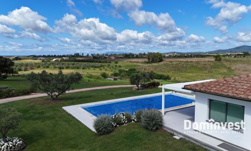 Vendita casale con piscina Capalbio