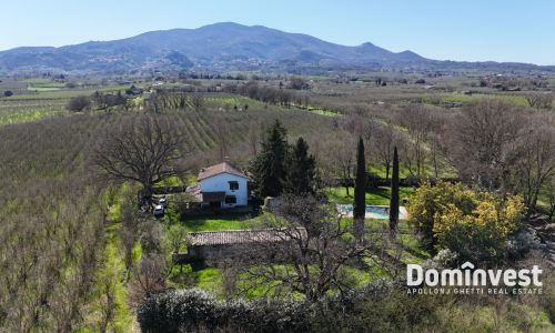 Casale in Vendita a Soriano nel Cimino