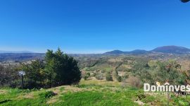 Soluzione indipendente immersa nel verde Selci