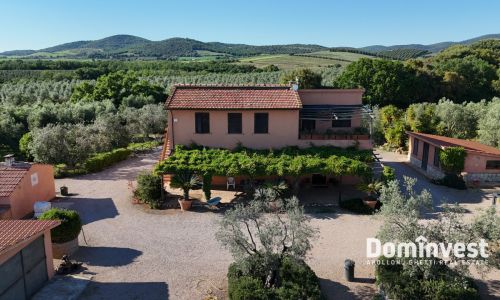 CASALE CON PISCINA PESCIA